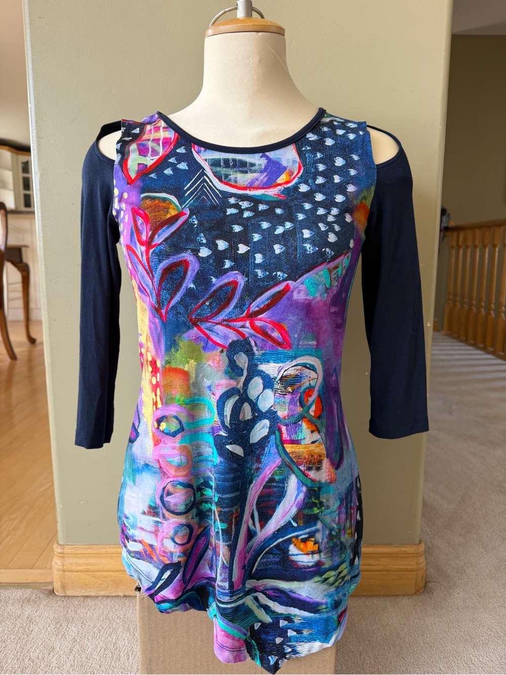 DOLCEZZA Abstract Cold-Shoulder Women's Tunic Top in Multicolor